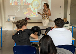 Educazione alla cittadinanza con Camilla Mariotto che entra in classe nella scuola ENGIM di Verona